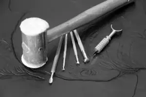 Maryline Lecourtier, artisan du cuir et du Carving